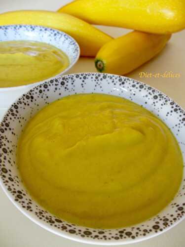 Soupe froide de courgettes jaunes au curry