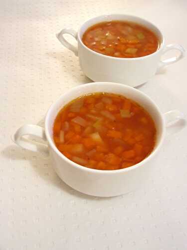 Soupe tomatée aux petits légumes