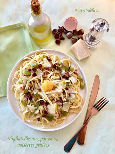 Tagliatelles aux poireaux, noisettes grillées