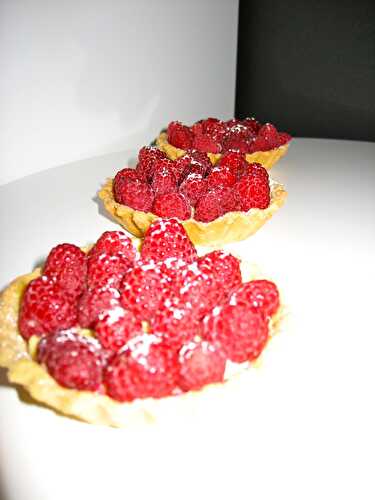 Tartelettes à la crème pâtissière et aux framboises