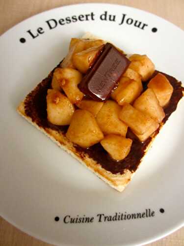 Toast aux poires vanillées et chocolat au thym