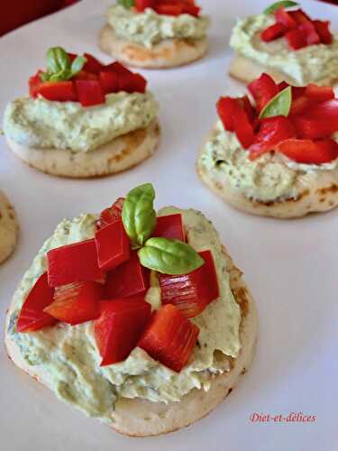 Blinis au pesto et poivron rouge