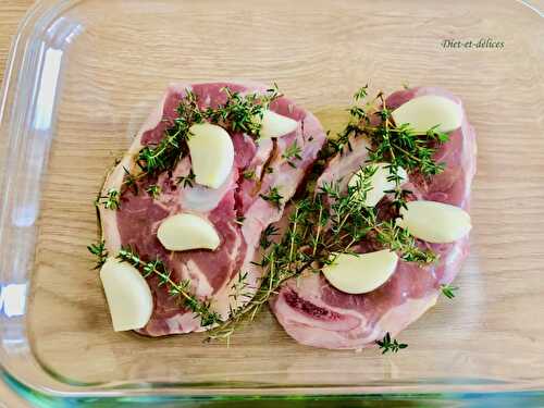 Côtes filet d’agneau grillées, sauce à l’ail et poêlée de légumes