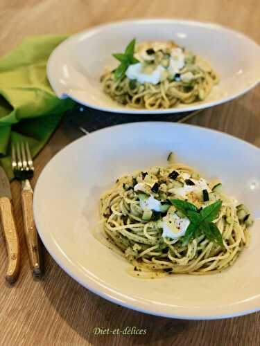 Spaghetti à la crème de courgette et burrata