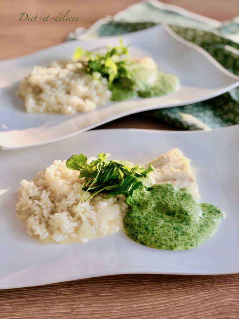 Risotto au parmesan, filet de cabillaud et sauce légère à la roquette