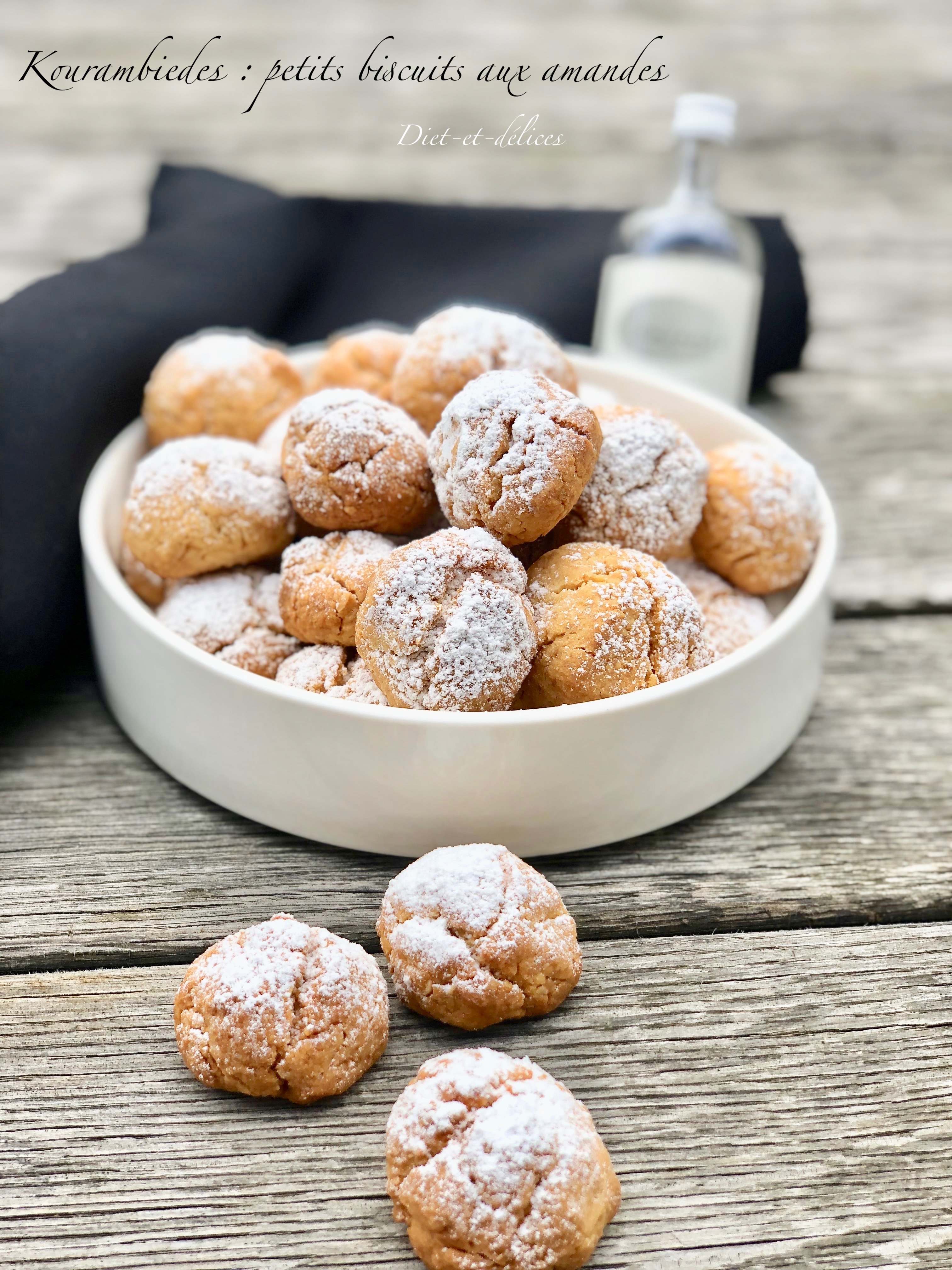 Kourambiedes : petits biscuits aux amandes