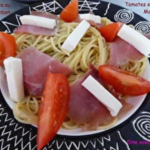 Des Spaghettis au Pesto Jambon Tomates et Mozzarella