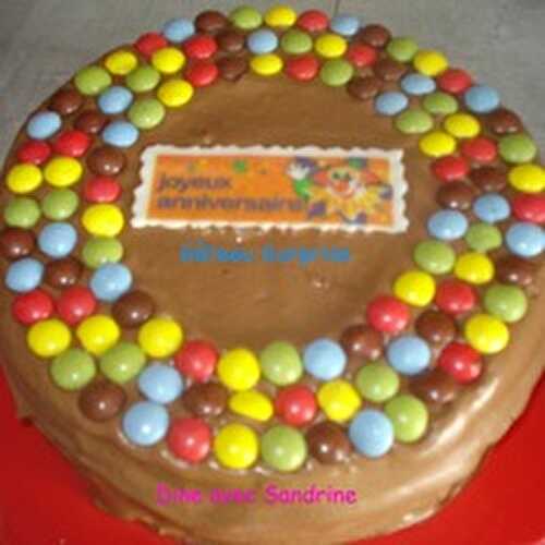 Le Gâteau Surprise aux Bonbons colorés