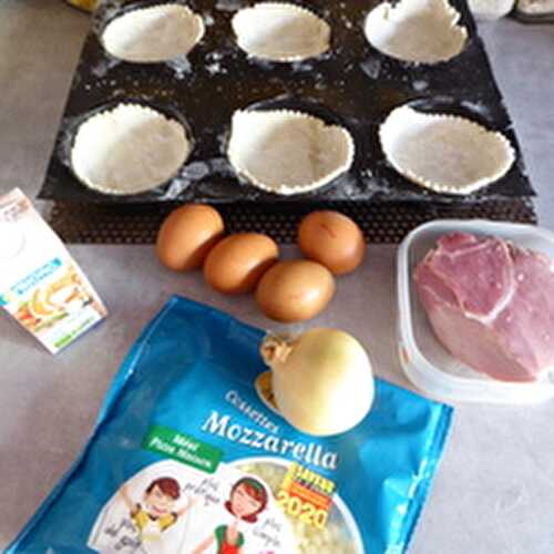 Des Quiches feuilletées Lardons Oignons et Mozzarella