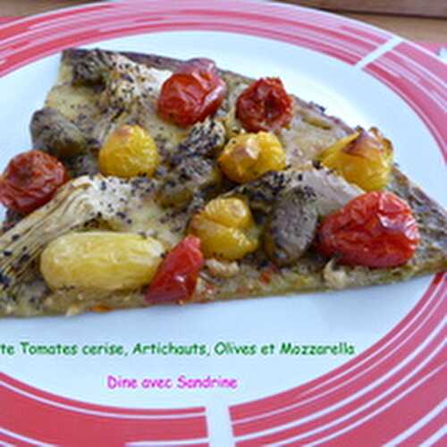 Une Tarte Tomates cerise, Artichauts, Olives et Mozzarella