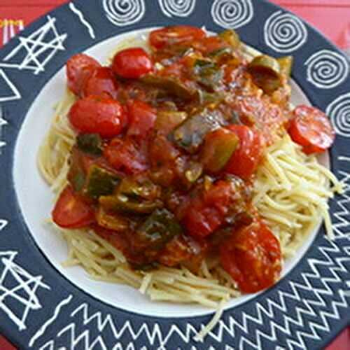 Des Spaghettis, sauce aux légumes (sans viande)