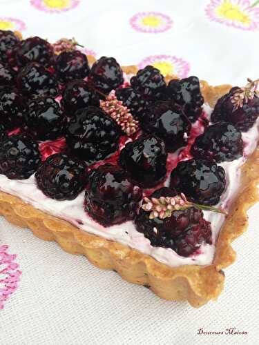 Tarte aux Mures chantilly Mascarpone Cassis sur sablé noisette