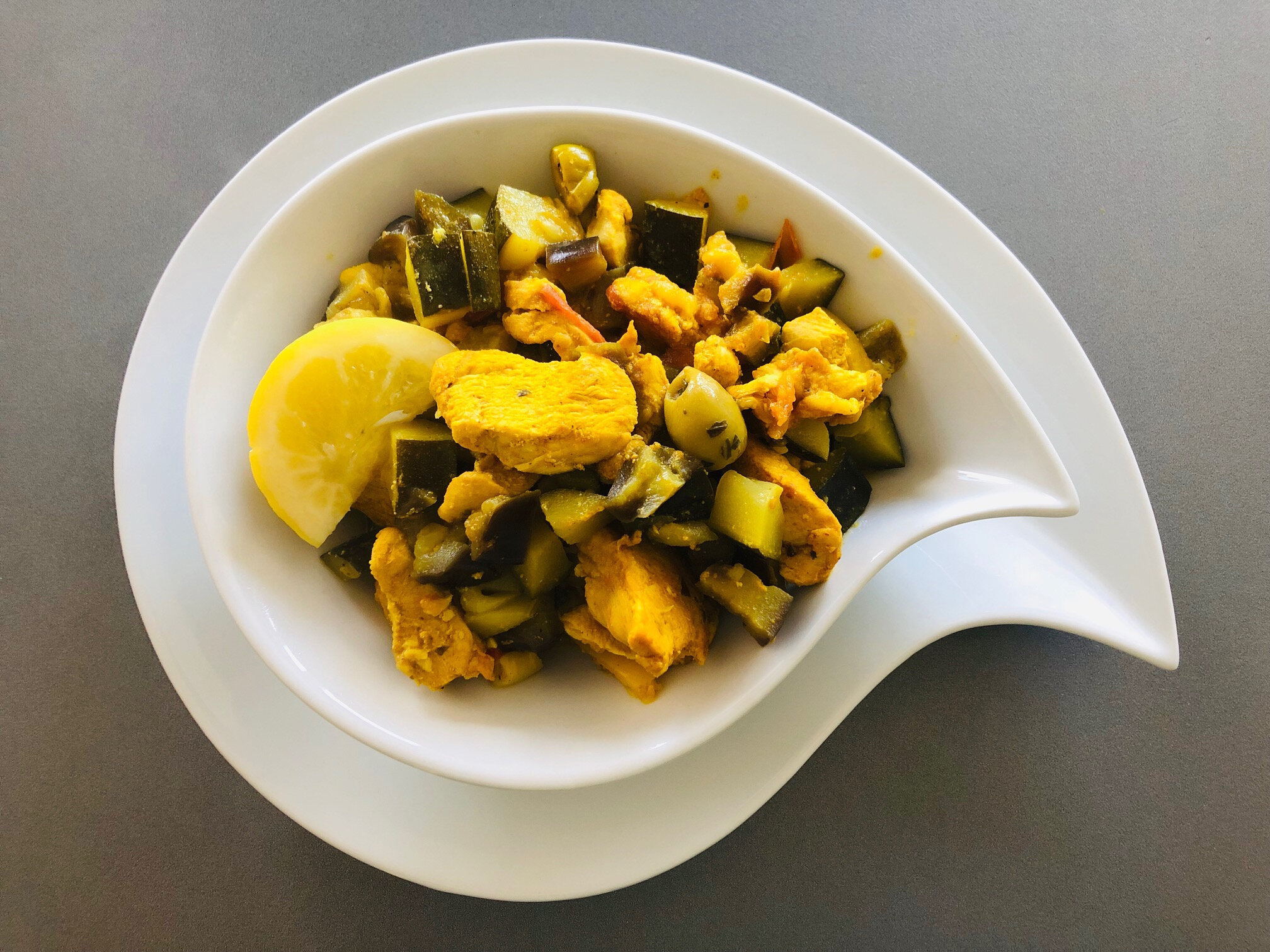 Tajine de poulet aux légumes du soleil et au citron confit