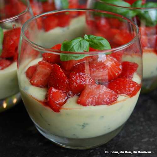 Fraises et crème anglaise au basilic