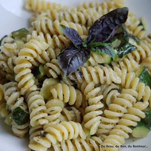 Fusilli aux courgettes et pesto maison au basilic pourpre