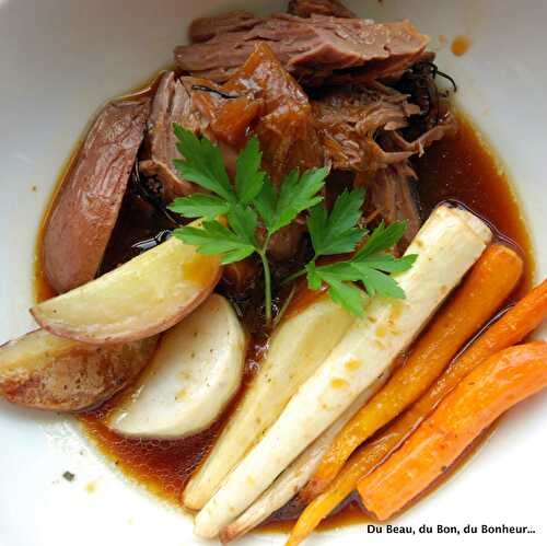 Gigot d'agneau confit au miel et au romarin, légumes rôtis