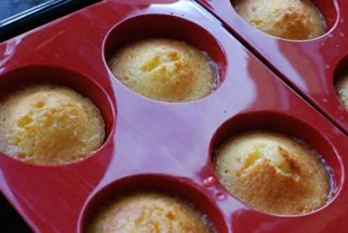 Mini lemon cakes