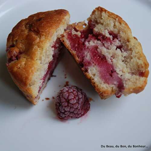 Muffins aux framboises et au chocolat blanc