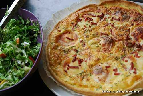 Quiche chèvre-lardons et salade pommes et noix