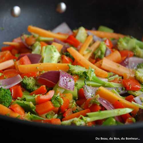 Riz sauté aux légumes croquants et colorés...