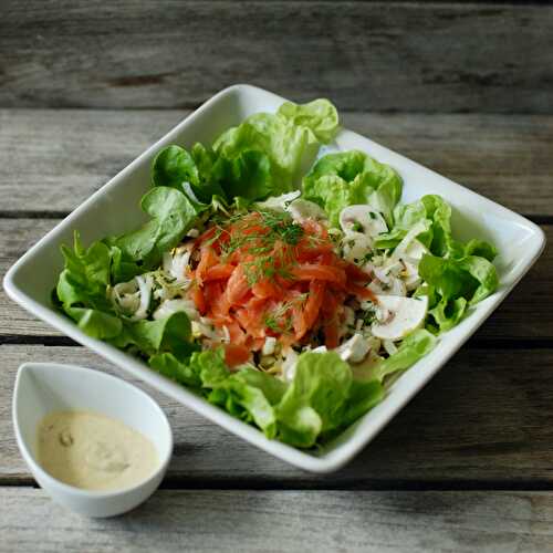 Salade d'endives, champignons crus, saumon fumé, vinaigrette crème-moutarde