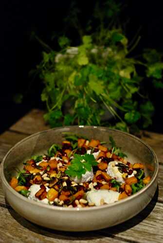 Salade de roquette, courge butternut rôtie et Sainte-Maure-de-Touraine