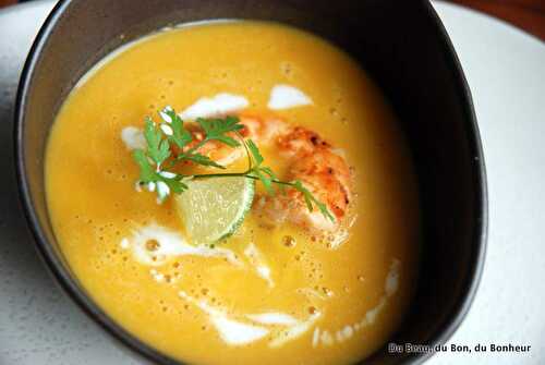 Soupe de butternut au curry rouge thaï et lait de coco