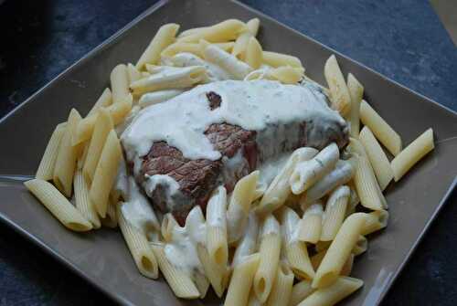 Steak et pâtes sauce au bleu