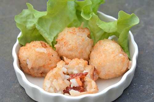 Boulettes de risotto (arancini) à la mozzarella et aux tomates séchées