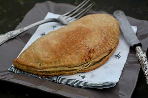 Chaussons feuilletés à l’oignon, au chèvre et à la pomme