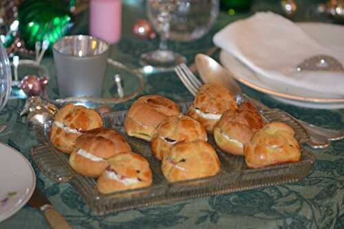 Choux salés au roquefort et à la poire, au chèvre affiné et aux figues fraîches