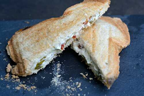 Croque-monsieur au fromage de chèvre, basilic et tomates confites