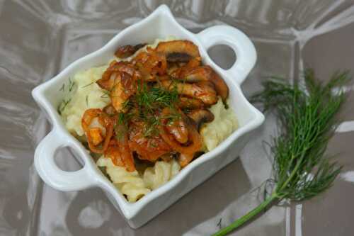 Fusilli sauce fenouil et fromage de chèvre, poêlée de champignons au paprika