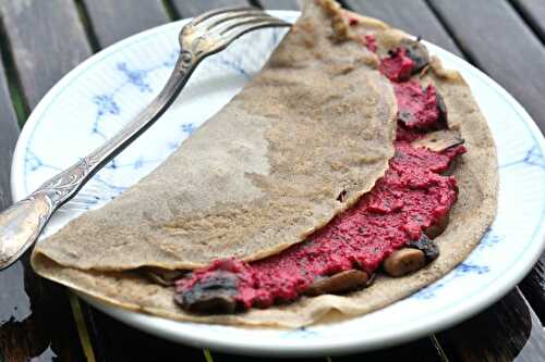 Galettes aux champignons, sauce à la betterave et au chèvre