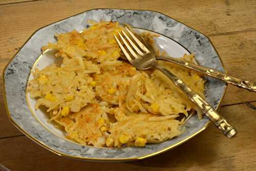 Galettes de pommes de terre, maïs et oignons