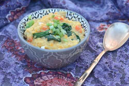 Lentilles corail et quinoa épicés aux carottes et ail des ours