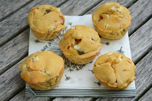 Muffins aux tomates confites et à la féta