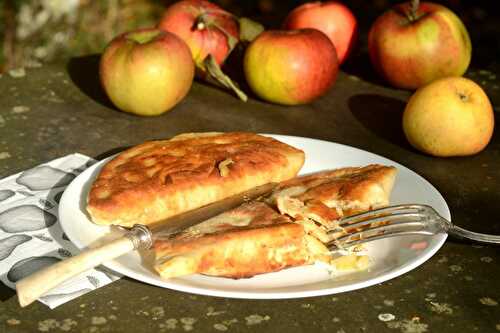 Naans au Maroilles, pomme et oignon