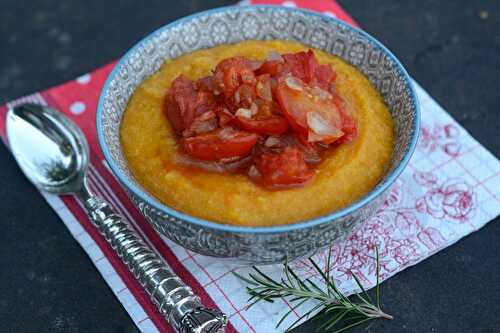 Polenta à la courge et à la tomate