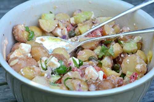 Salade de pommes de terre grenailles à la féta, à la tomate et au concombre - Du foin dans mon assiette