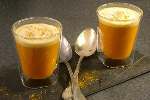 Soupe à la courge, patate douce et panais, chantilly au curry