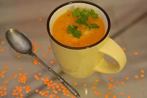 Soupe à la tomate et aux lentilles corail