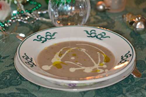 Soupe au céleri et châtaignes, huile à la truffe