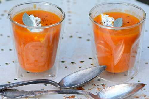 Soupe aux lentilles corail et légumes de fin d’été et crème à la sauge