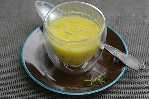 Soupe crue à la courgette et au maïs