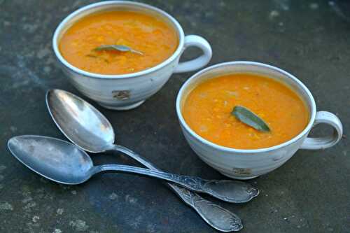 Soupe de butternut au romarin et à la sauge