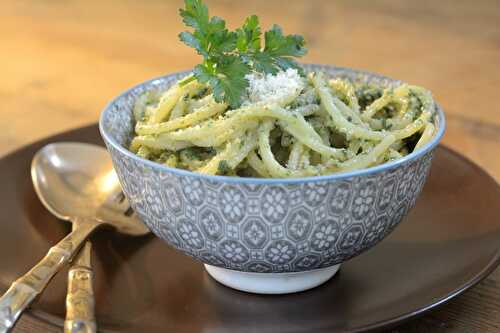 Spaghettis au pesto de persil et noix