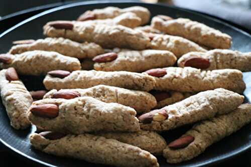 Doigts de sorcières aux noisettes et à la cannelle