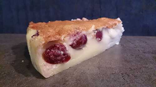 Gâteau magique cerises chocolat blanc