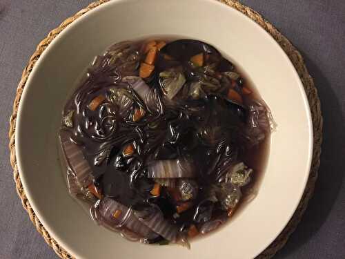 Soupe chinoise au chou chinois et champignons noirs
